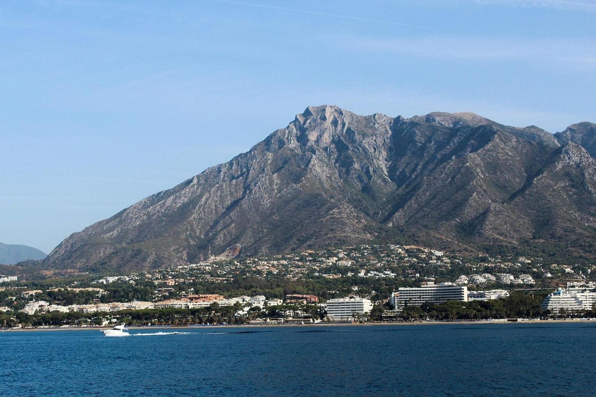 2 Bed Gf Near Puerto Banus *