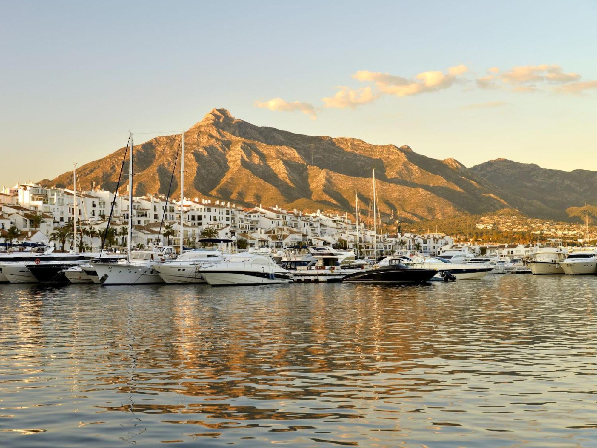 2 Bed Gf Near Puerto Banus Apartamento Marbella